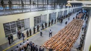 En aumento muertes en cárceles de El Salvador.
