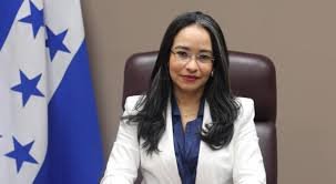 La directora del CNA Gabriela Castellanos pide transparencia en la elecciones de las vacantes del CNE y TJE.