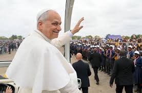 El Papa Leon IV visita Angola.