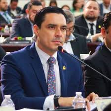 El diputado del PN KIlveth Bertrand aclara que presupuesto aprobado fortalece inversión, salud y educacion.