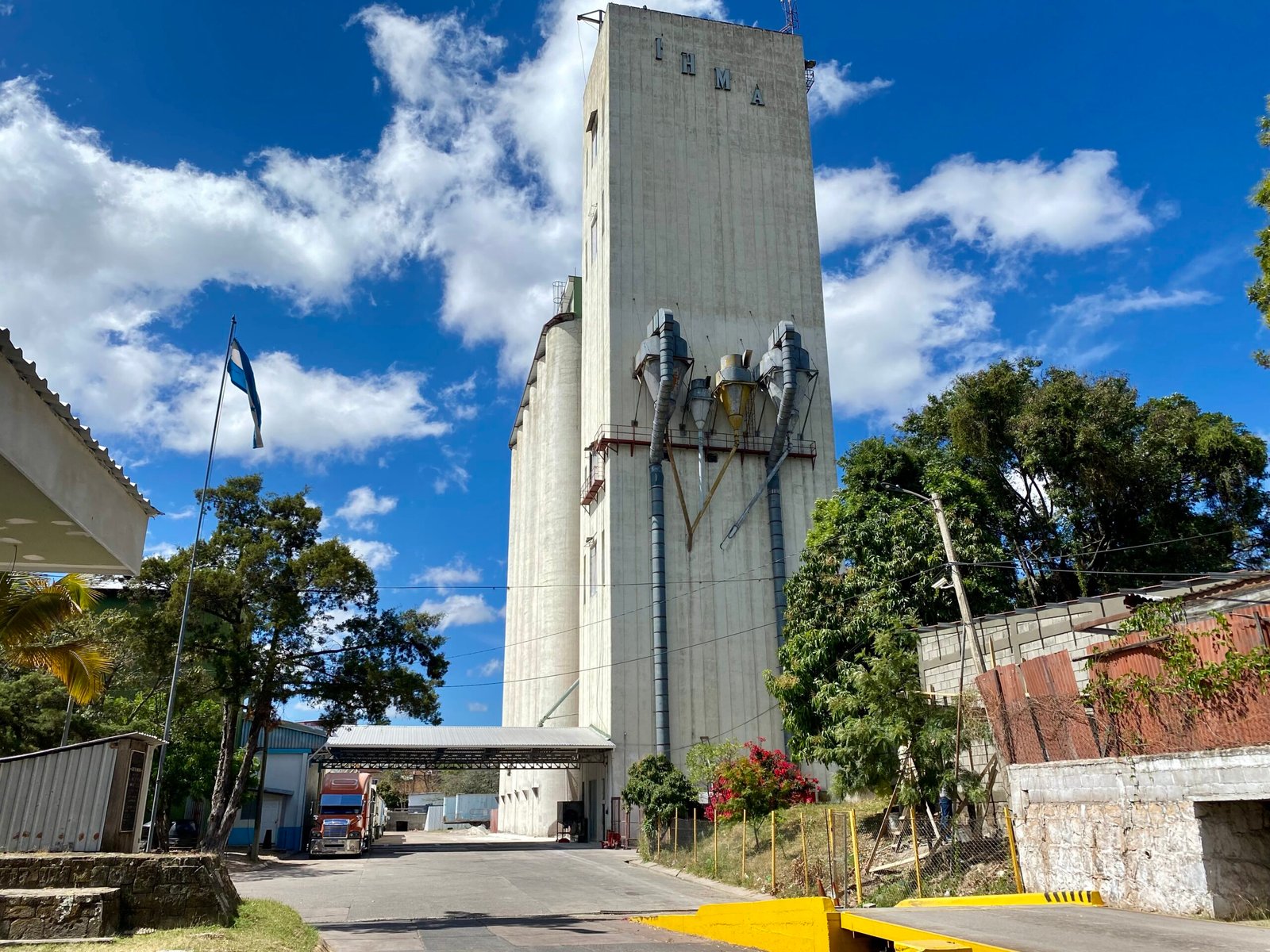 Denuncian perdida de frijoles en el IHMA.